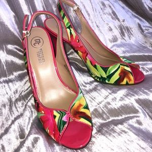 Women’s floral heels w/ dark coral/pink base color